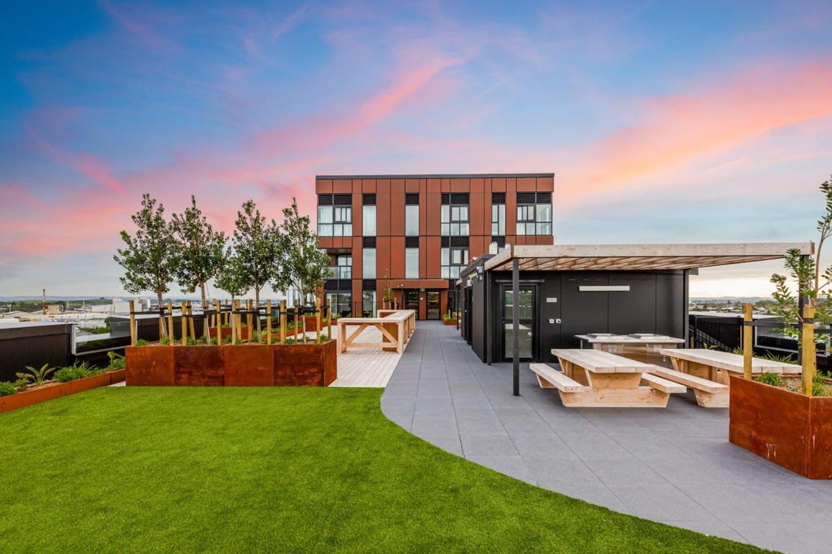 Stunning Ellerslie Apartment + Private Balcony Auckland Exterior photo